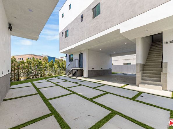 1638 Longwood Avenue, Los Angeles CA 90019