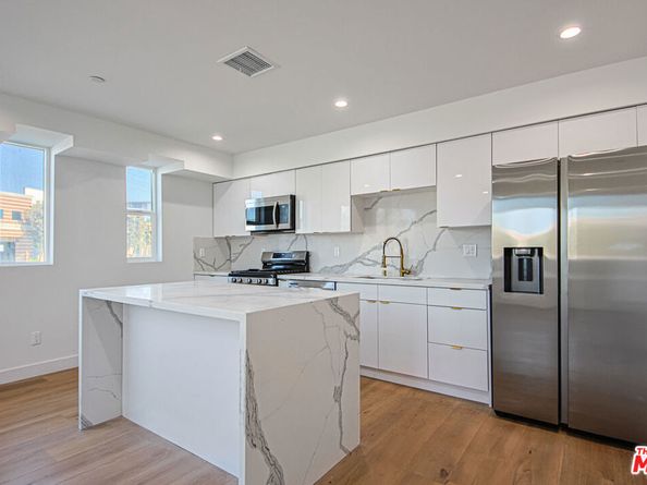 1638 Longwood Avenue, Los Angeles CA 90019