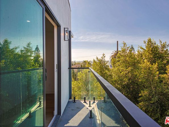 1638 Longwood Avenue, Los Angeles CA 90019