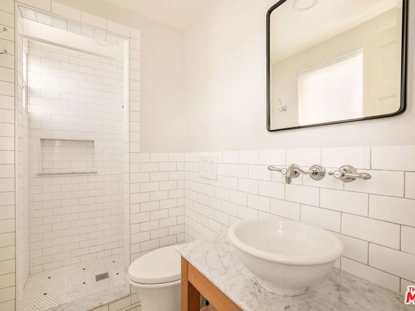 33 Breeze Avenue, Venice CA 90291