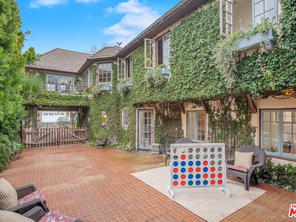 2917 N Poinsettia Avenue, Manhattan Beach CA 90266