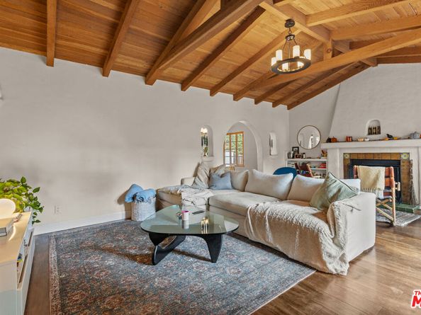 11623 Otsego Street, North Hollywood CA 91601