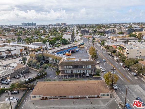 12592 Washington Place, Los Angeles CA 90066