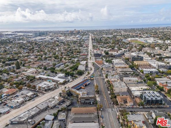 12592 Washington Place, Los Angeles CA 90066