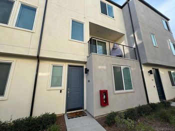 5490 Shorefront Drive