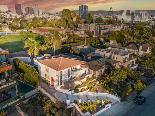 905 Berkeley Street, Santa Monica CA 90403