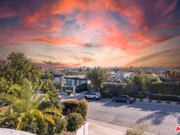905 Berkeley Street, Santa Monica CA 90403