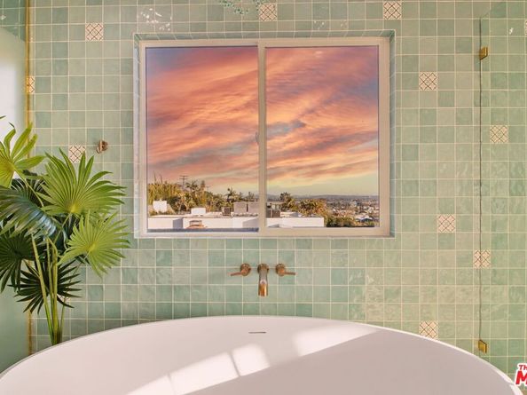 905 Berkeley Street, Santa Monica CA 90403
