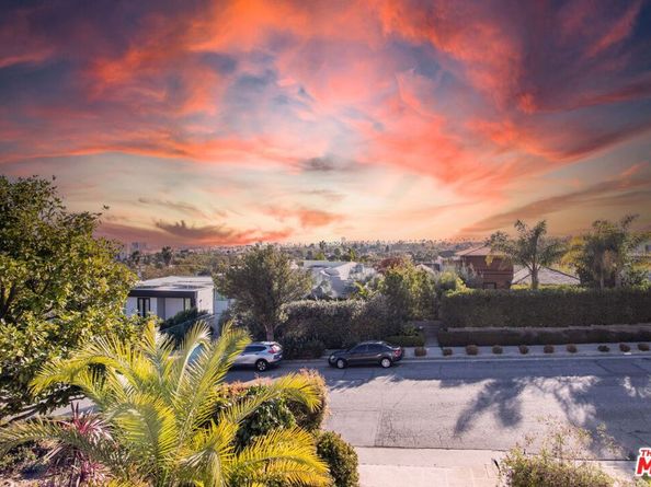 905 Berkeley Street, Santa Monica CA 90403