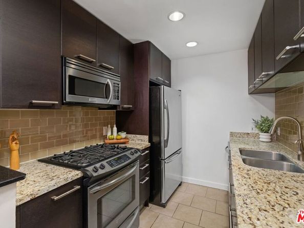 585 N Rossmore Avenue 409, Los Angeles CA 90004