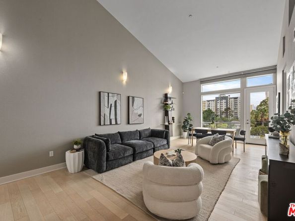600 S Ridgeley Drive PH11, Los Angeles CA 90036