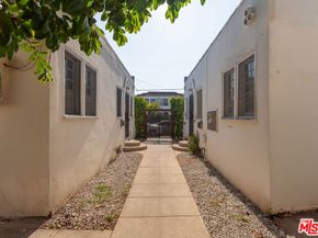 1520 Menlo Avenue, Los Angeles CA 90006