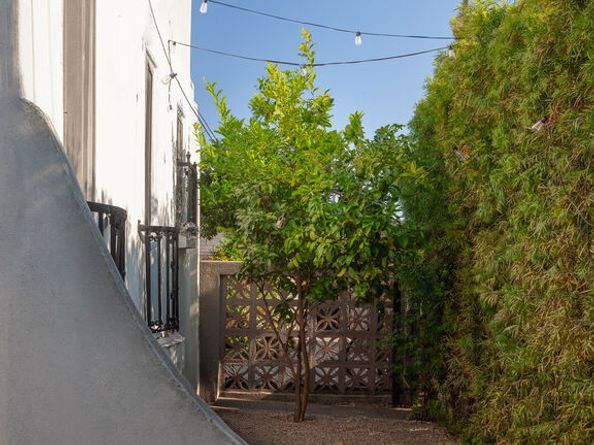 1520 Menlo Avenue, Los Angeles CA 90006