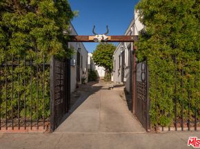 1520 Menlo Avenue, Los Angeles CA 90006