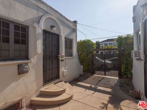 1520 Menlo Avenue, Los Angeles CA 90006
