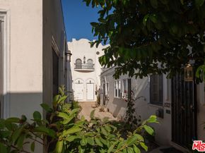 1520 Menlo Avenue, Los Angeles CA 90006