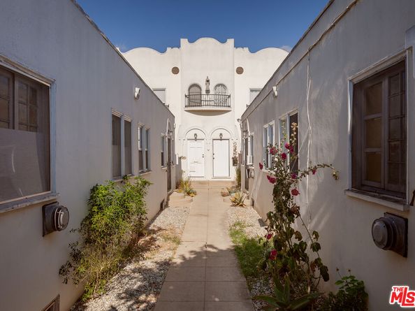 1520 Menlo Avenue, Los Angeles CA 90006