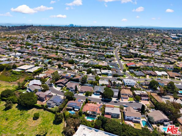 5432 Marjan Avenue, Los Angeles CA 90056