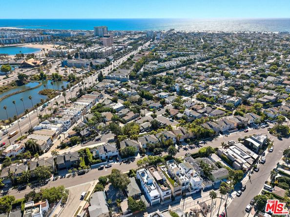 653 Oxford Ave, Venice CA 90291