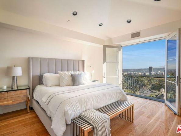 1260 St Ives Place, Los Angeles CA 90069