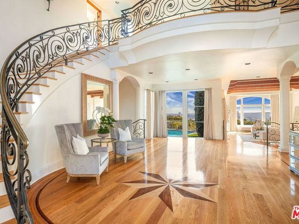 1260 St Ives Place, Los Angeles CA 90069
