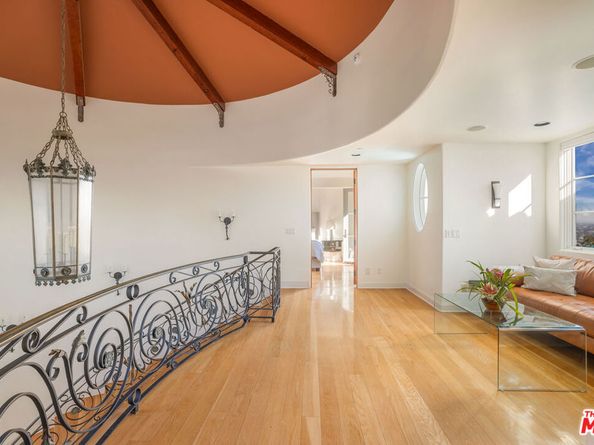 1260 St Ives Place, Los Angeles CA 90069