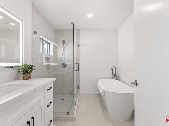 6027 W 76th Street, Los Angeles CA 90045