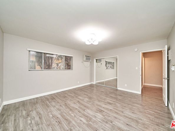 6520 Shirley Avenue 14, Reseda CA 91335