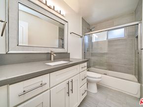 6520 Shirley Avenue 14, Reseda CA 91335