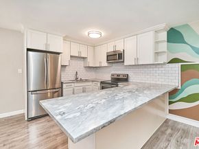 6520 Shirley Avenue 14, Reseda CA 91335