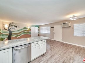 6520 Shirley Avenue 14, Reseda CA 91335