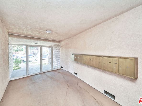 6520 Shirley Avenue 14, Reseda CA 91335