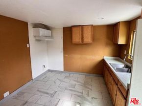 1150 E 80th Street, Los Angeles CA 90001