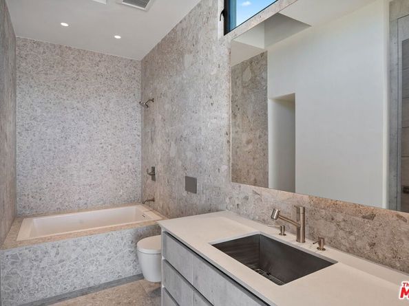 940 Palisades Beach Road, Santa Monica CA 90403