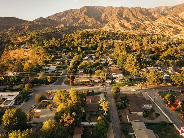 834 W Altadena Drive, Altadena CA 91001