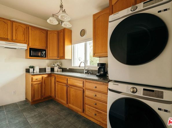 834 W Altadena Drive, Altadena CA 91001