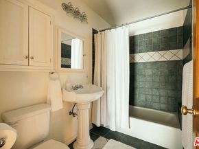 834 W Altadena Drive, Altadena CA 91001