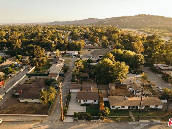 834 W Altadena Drive, Altadena CA 91001