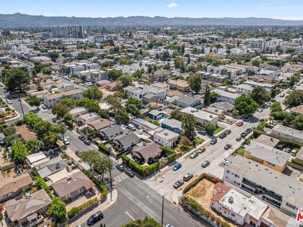 11202 Emelita Street, North Hollywood CA 91601