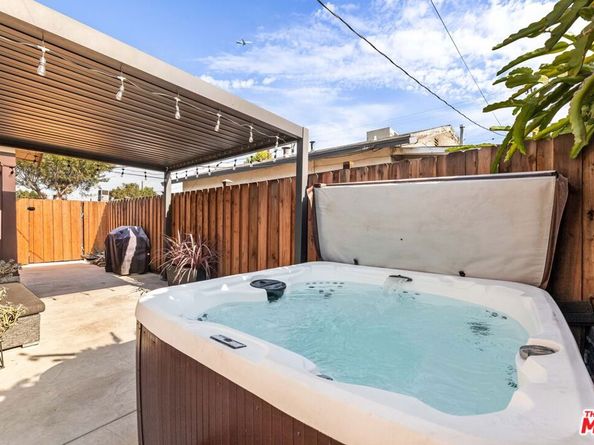 11202 Emelita Street, North Hollywood CA 91601