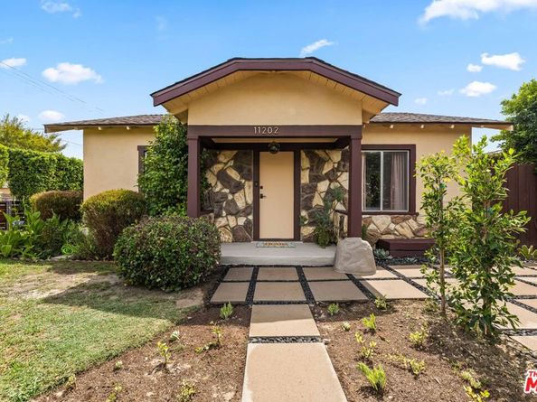 11202 Emelita Street, North Hollywood CA 91601