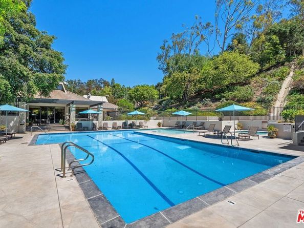 2880 Woodwardia Drive, Los Angeles CA 90077