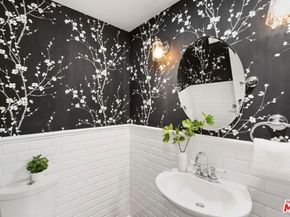 2880 Woodwardia Drive, Los Angeles CA 90077