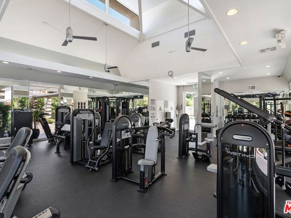 2880 Woodwardia Drive, Los Angeles CA 90077