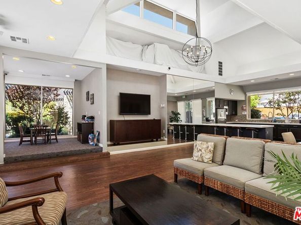 2880 Woodwardia Drive, Los Angeles CA 90077