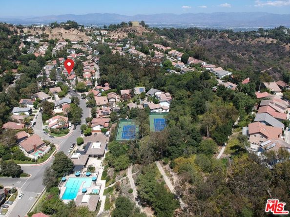 2880 Woodwardia Drive, Los Angeles CA 90077