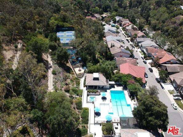 2880 Woodwardia Drive, Los Angeles CA 90077