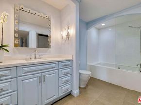 7218 Mulholland Drive, Los Angeles CA 90068