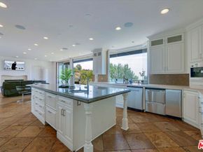 7218 Mulholland Drive, Los Angeles CA 90068