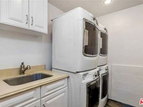 7218 Mulholland Drive, Los Angeles CA 90068
